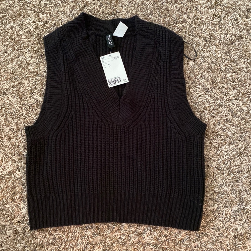SOLD ON CURTY H&M black sweater vest